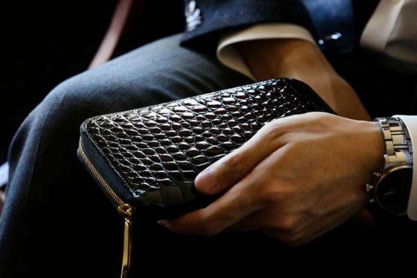 Người giàu dùng ví dài